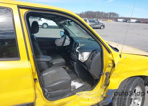 2003 Ford Escape Xlt z USA, uszkodzony, nr VIN 1FMYU031X3KB80037